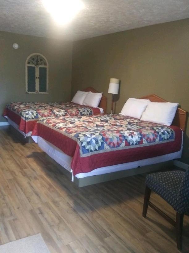 Whispering Creek Lodging & Rv Resort Newton Exterior photo